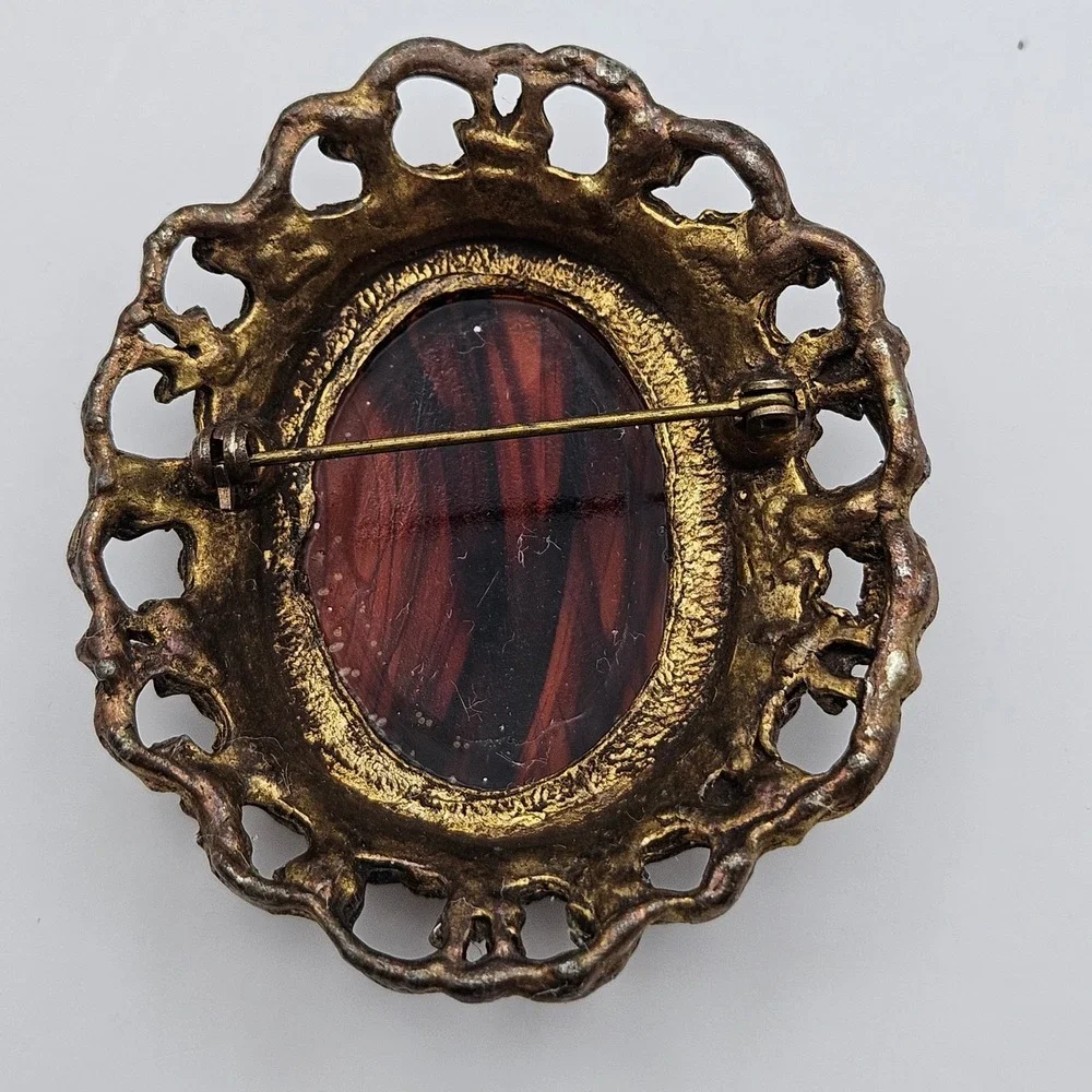 Vintage Ornate Gold Tone Filigree Oval Brooch Topaz Colored Brown Glass Pin